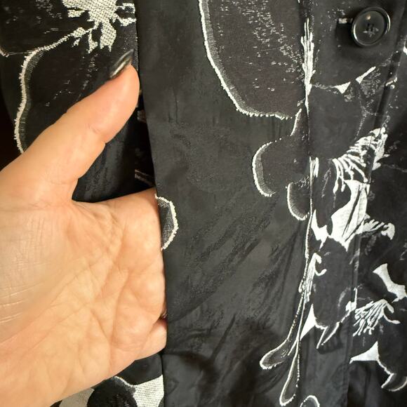 CHICO's Black and White Floral Jacquard Light Jacket | Chico's 3 / US Size 16-18 - Picture 5 of 10